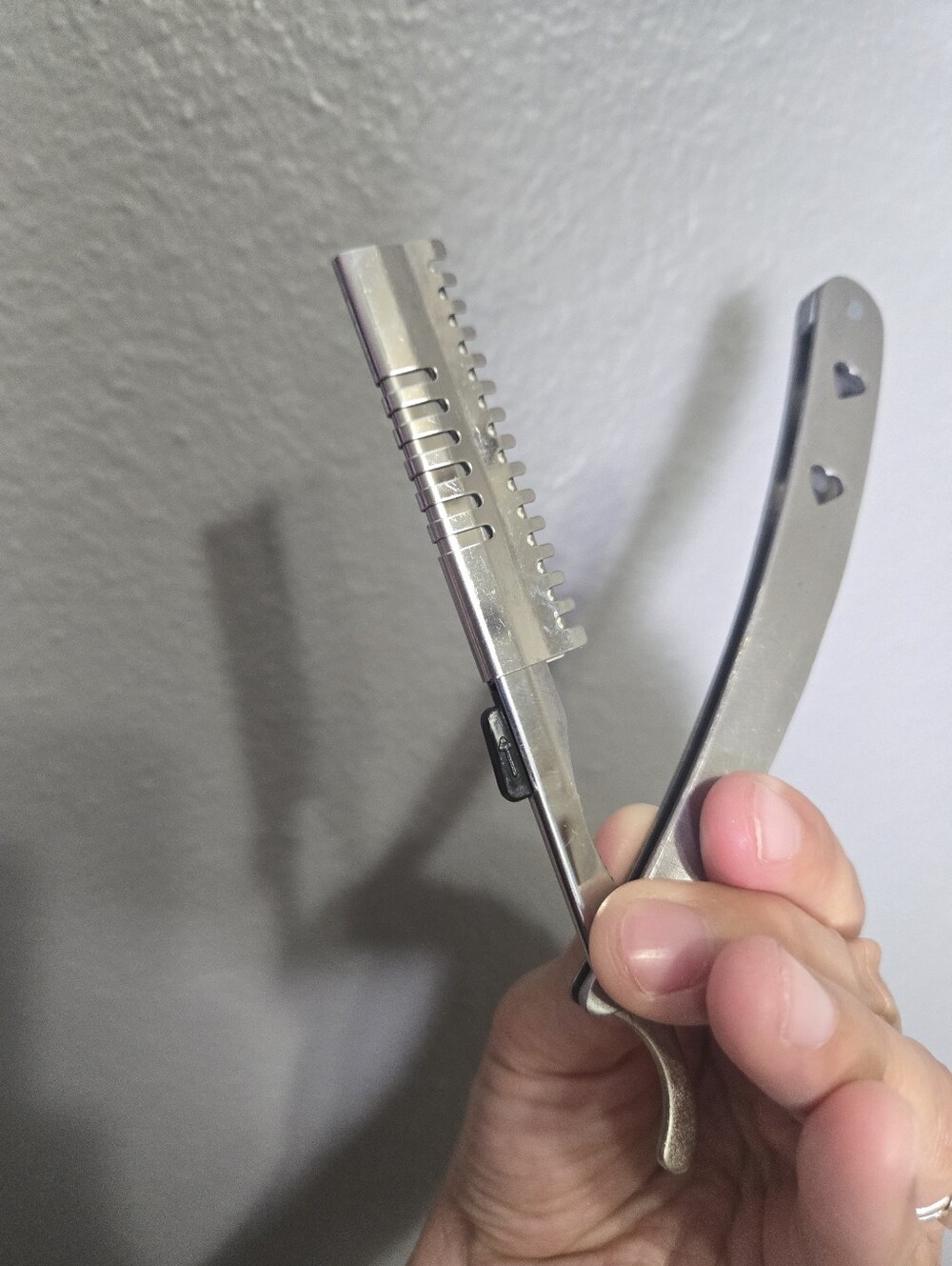 Shark Fin Straight Edge Razor - Picture 13 of 16